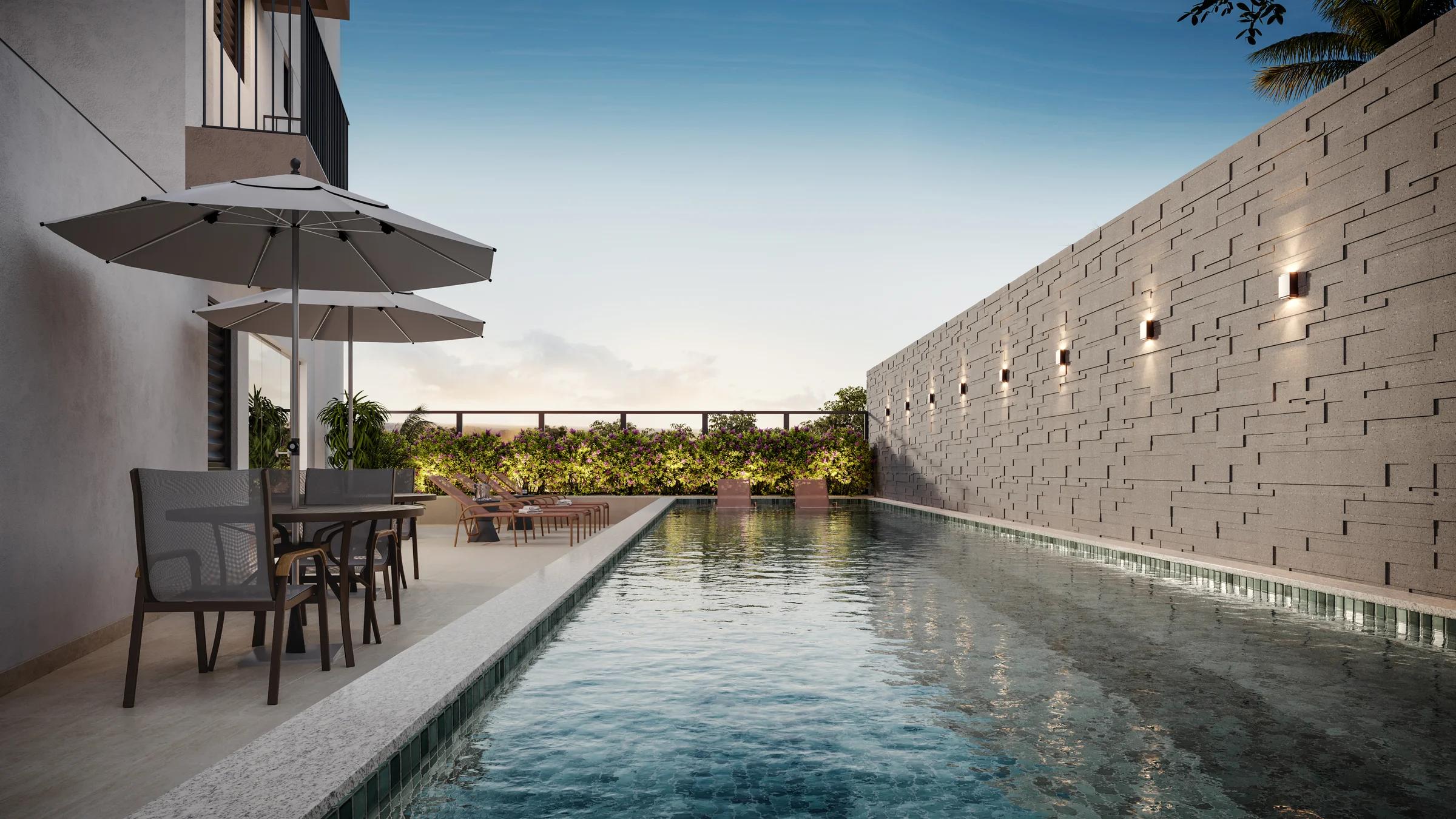 Perspectiva da piscina adulto com raia, espreguiçadeiras e parede decorativa em pedra