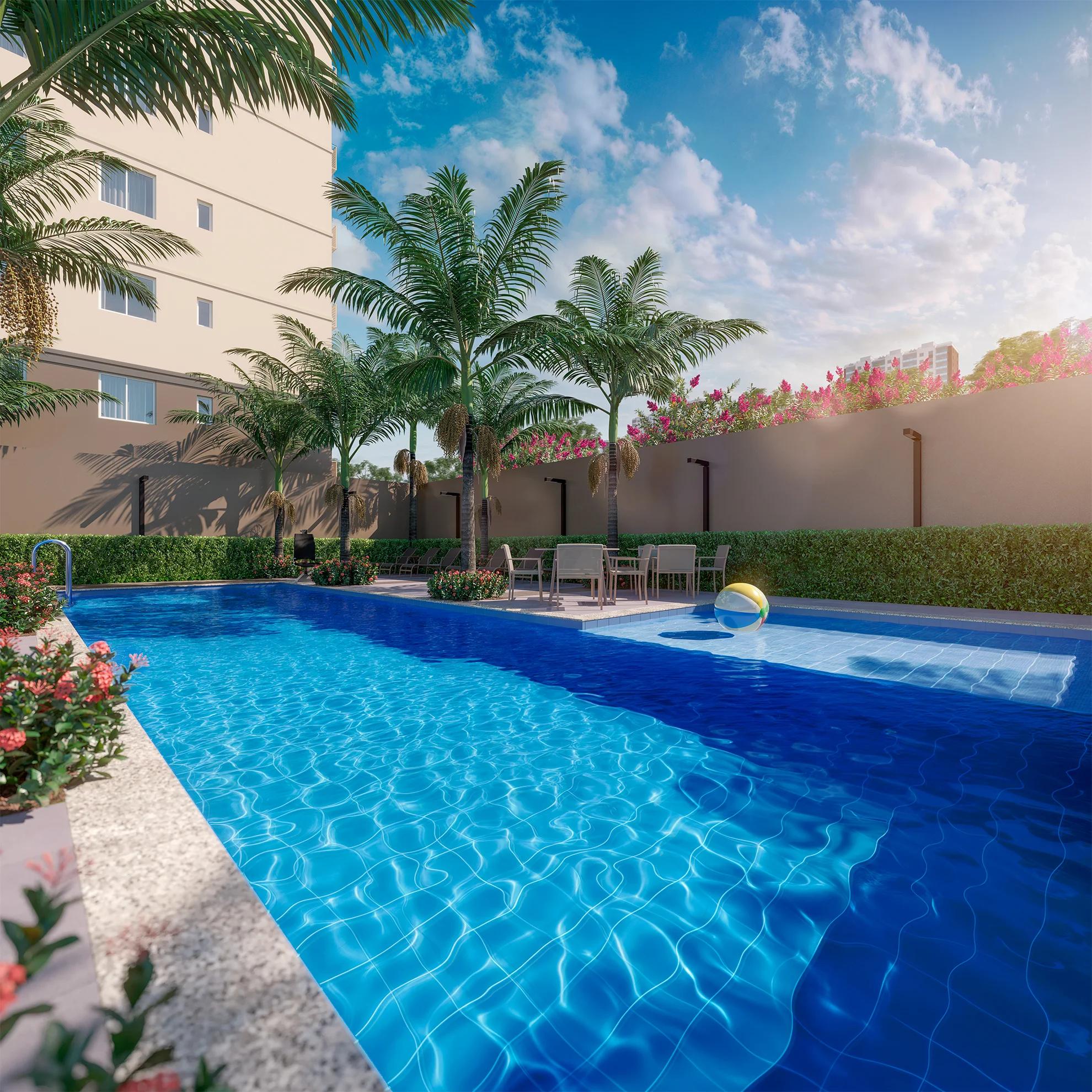 Piscina externa cercada por palmeiras, espreguiçadeiras e deck