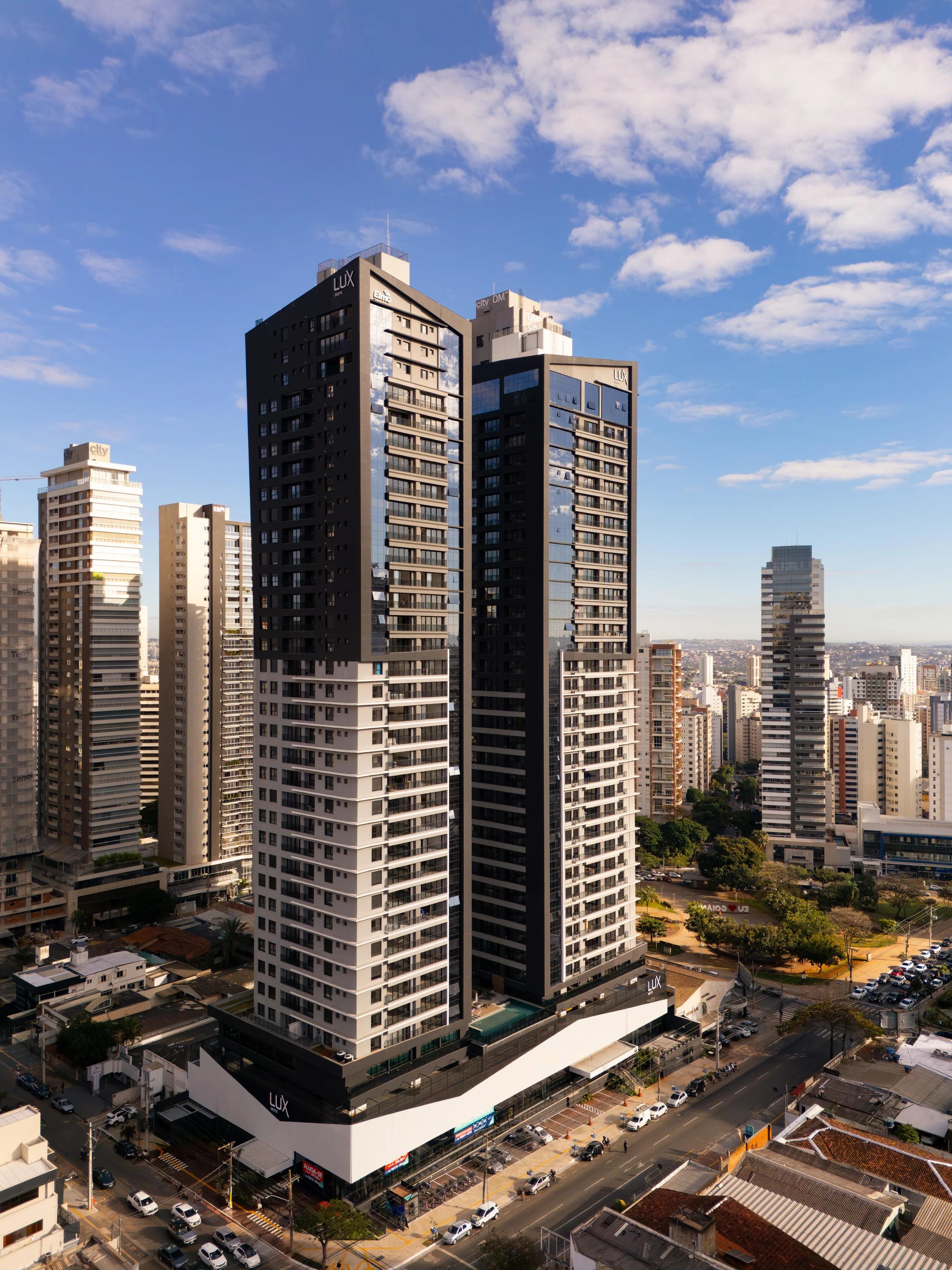Vista aérea das torres Sol e Lua do Lux Oeste