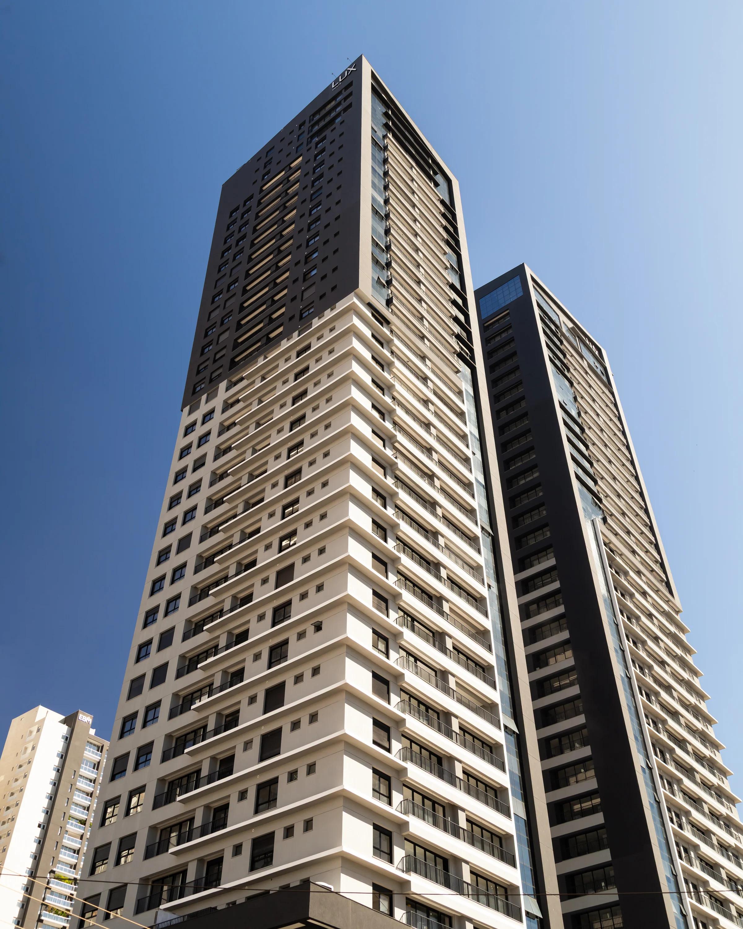 Torres do Lux Oeste vistas de baixo