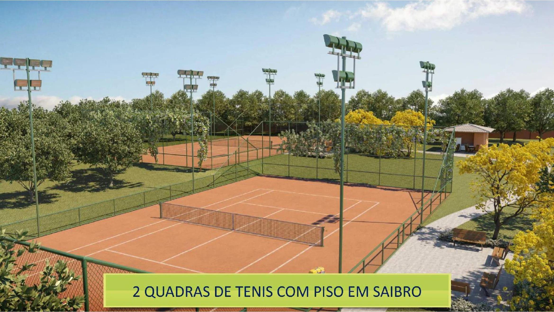 Duas quadras de tênis de saibro com iluminação e alambrado