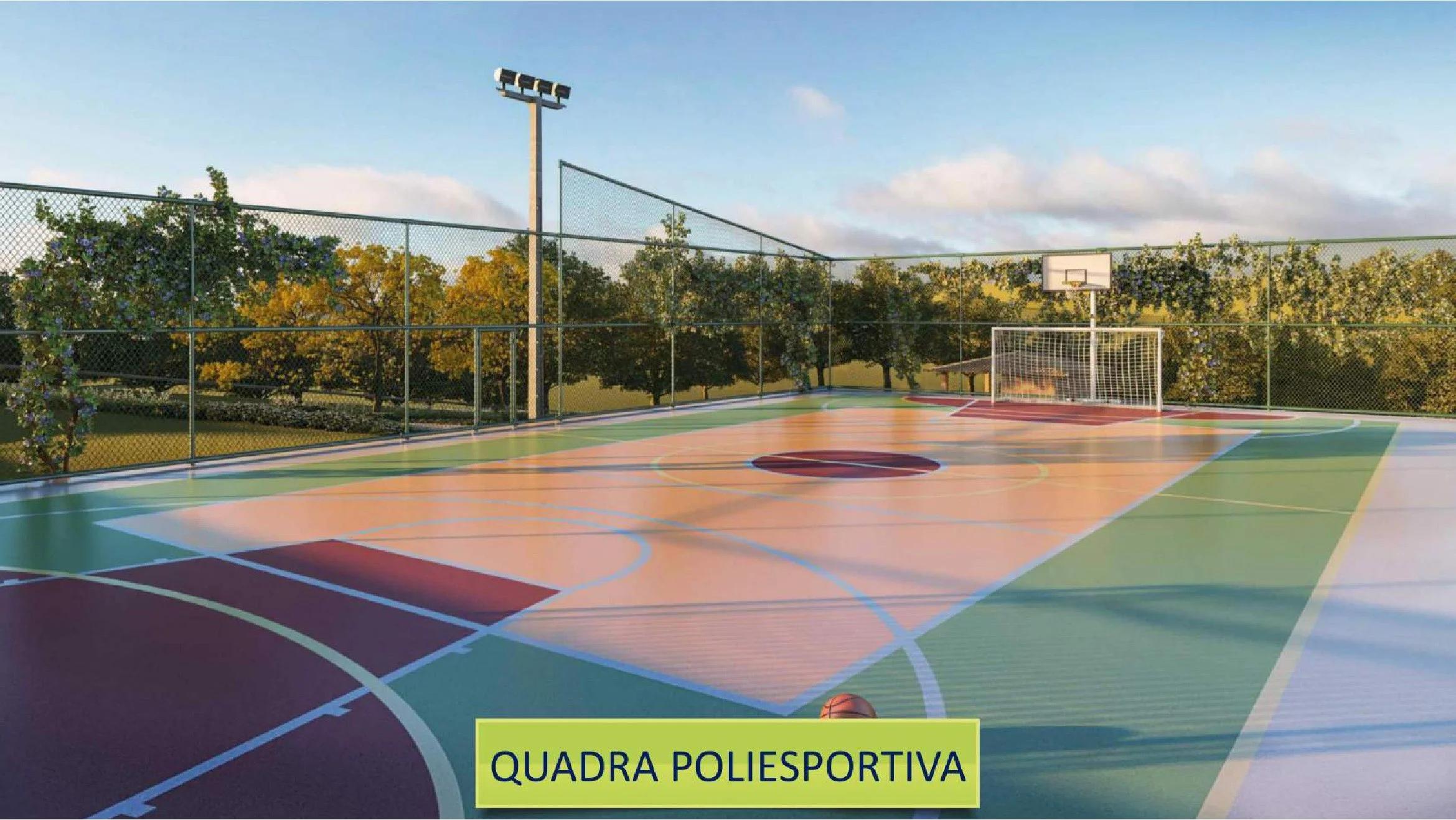 Quadra poliesportiva com demarcação para futebol e basquete