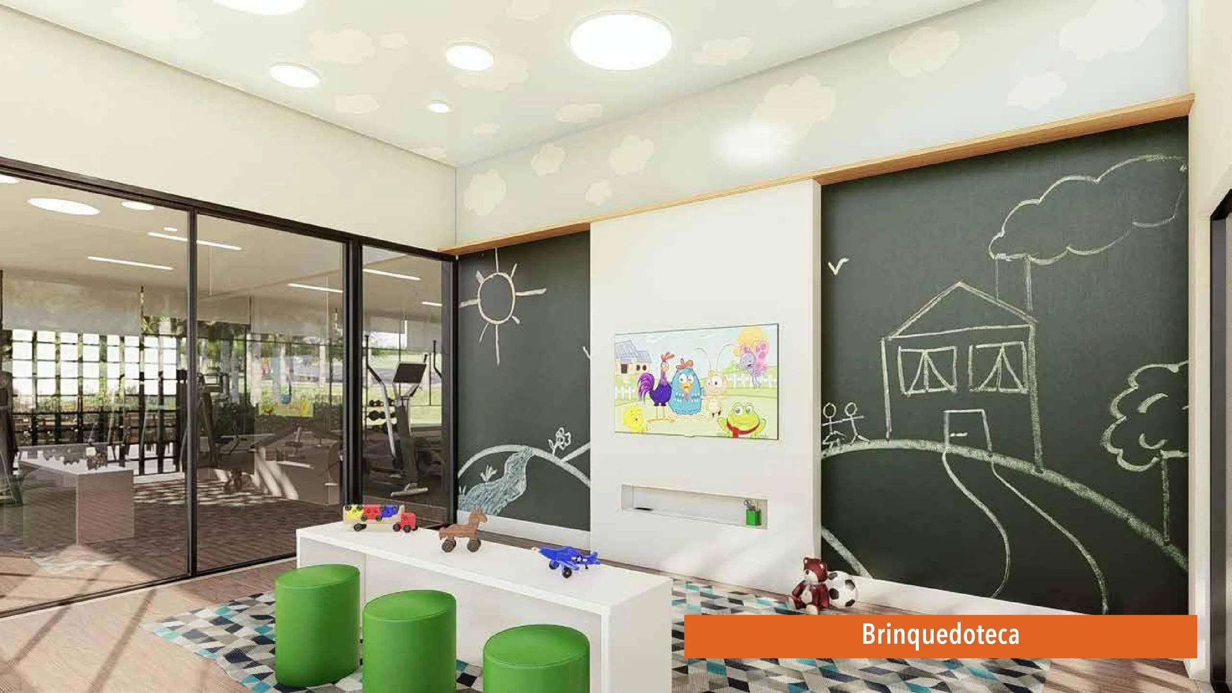 Brinquedoteca com parede de lousa, TV e mesinhas infantis