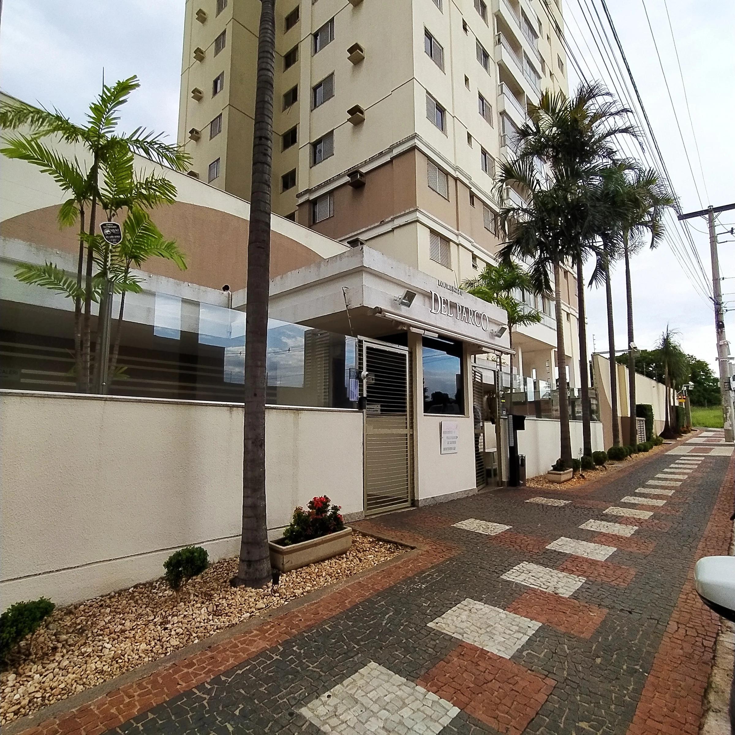 Foto da portaria e do acesso ao condomínio