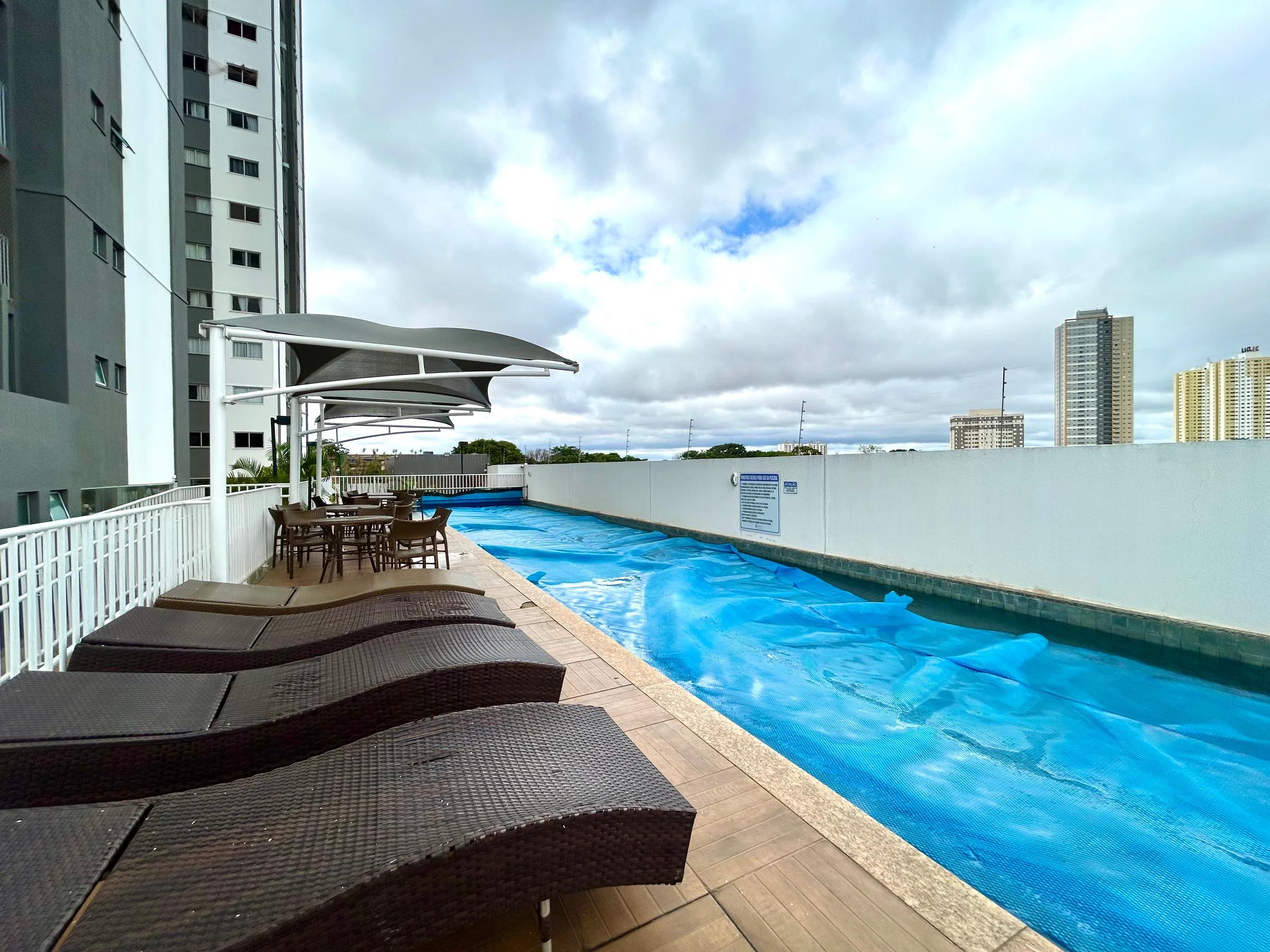 Foto da piscina com deck