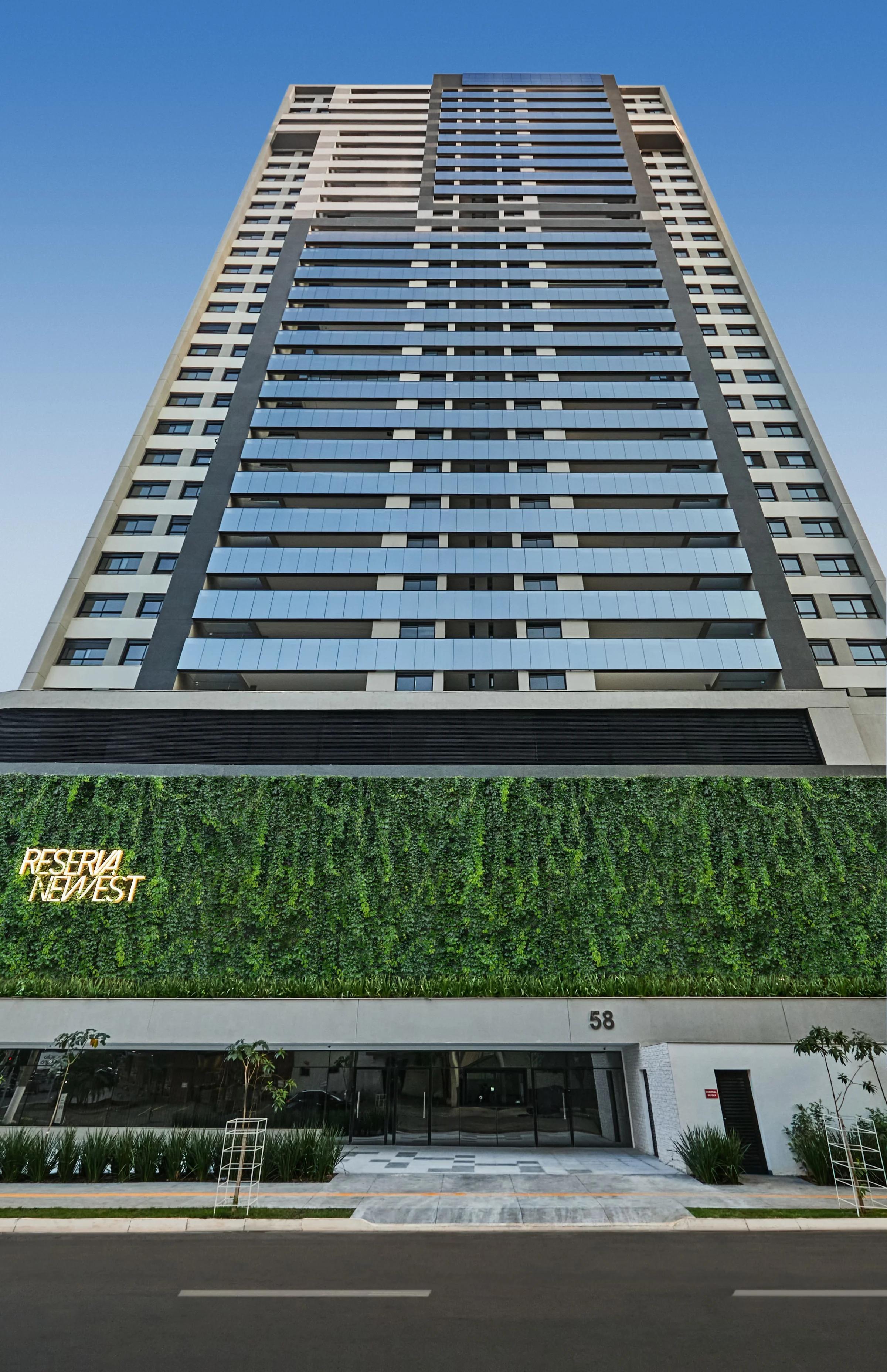Reserva Newest — Fachada diurna vista da base