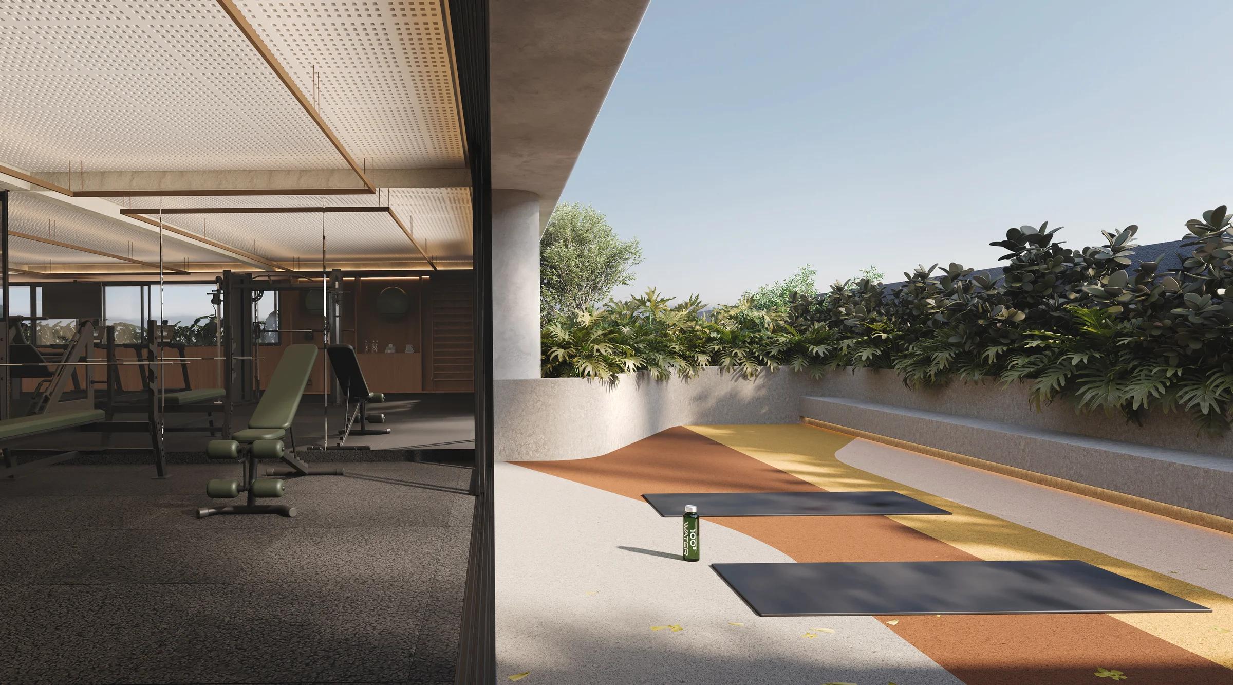 Espaço ao ar livre da academia com colchonetes para yoga e vista para o jardim