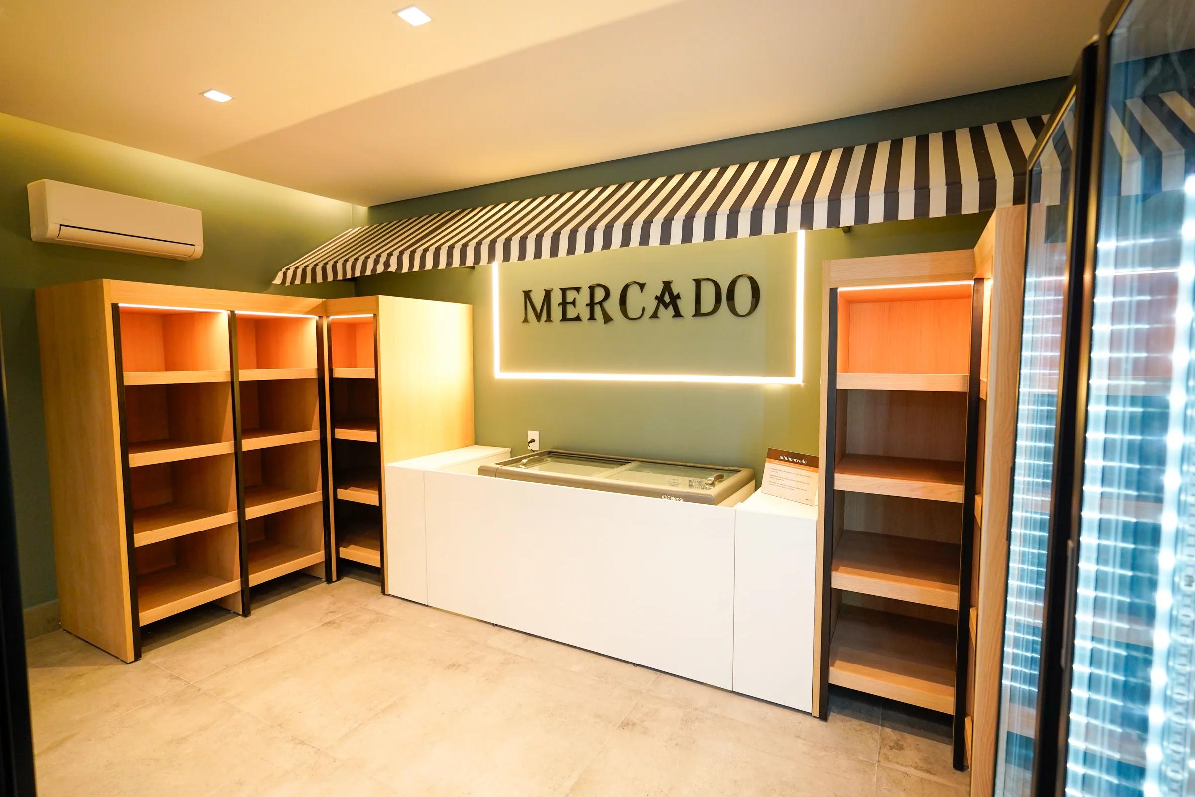 Foto do mercado interno do empreendimento.
